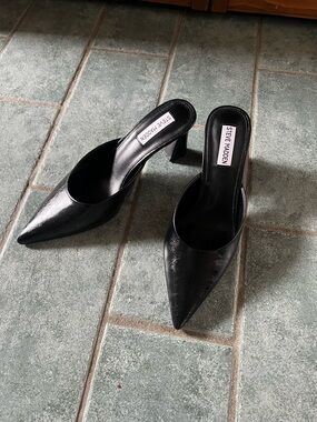 Steve Madden Black Pointed Toe Slip-On Mules